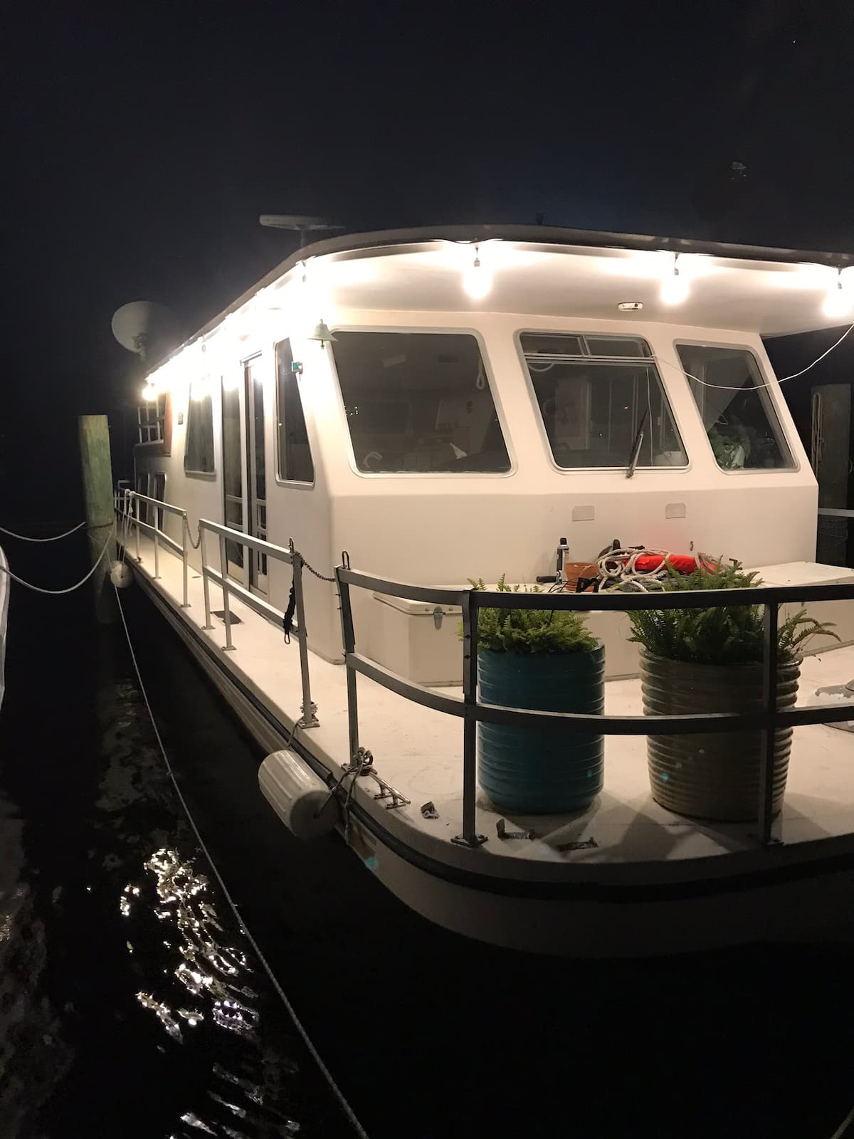 Endless Summer houseboat at the Elizabeth City marina