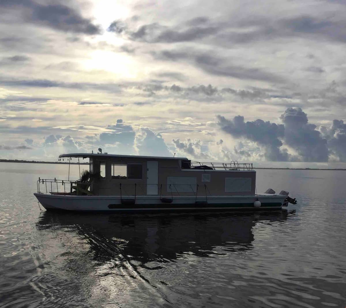 Tiki Turtle houseboat on the water
